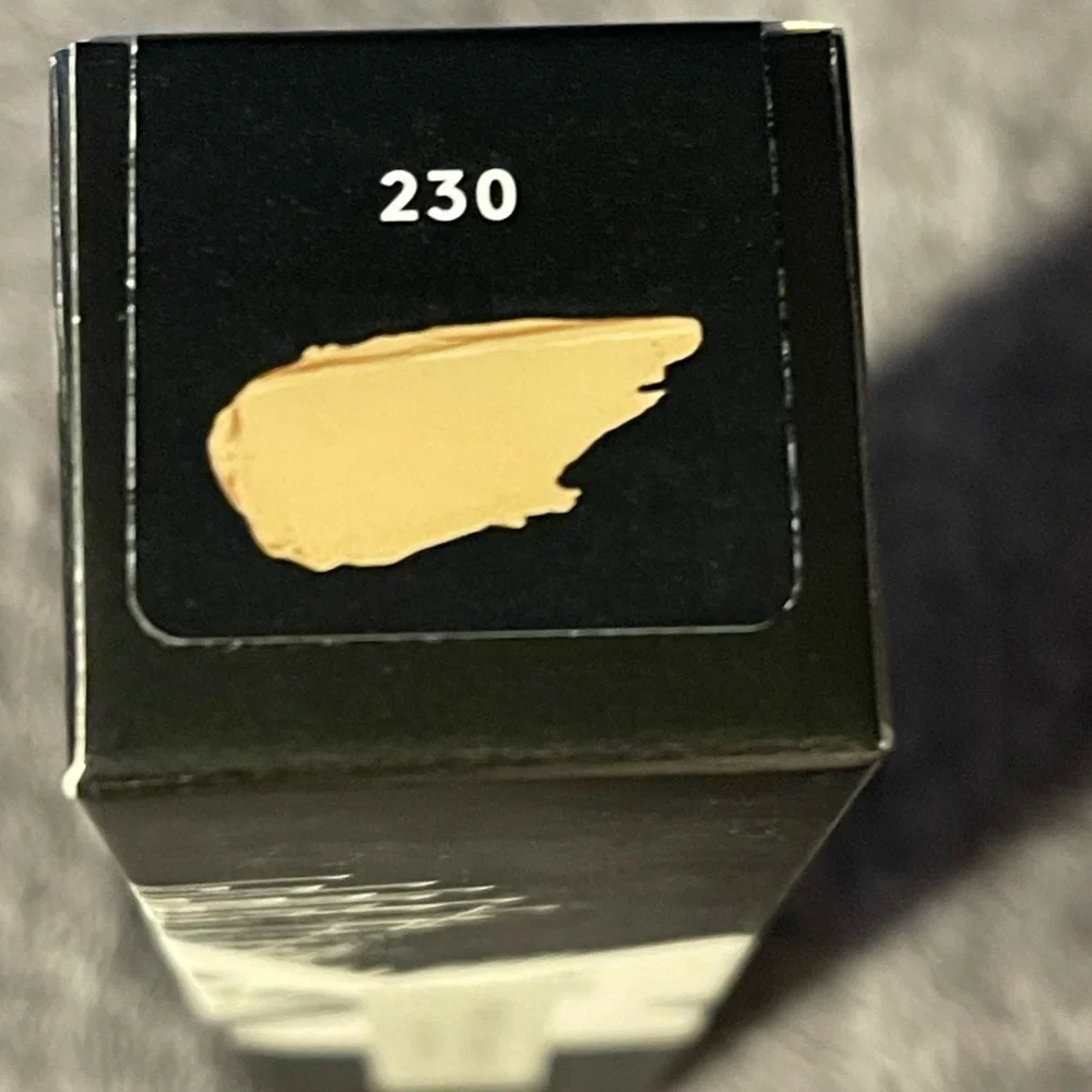 Fenty 230 Pro Filt’r Hydrating Longwear Foundation